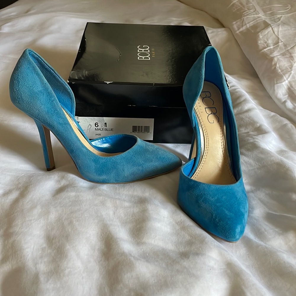 *NEW* Blue size 6 BCBG Paris high heels